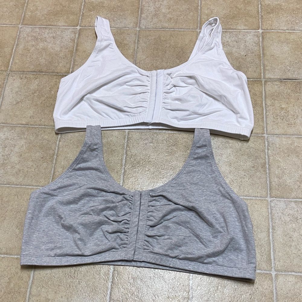 2/$30Fruitβof the Loom White and Gray Sports Bras Size 46